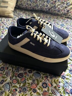 Brand New OluKai Women’s Navy Suede Low-Top Sneakers with Cream Accents